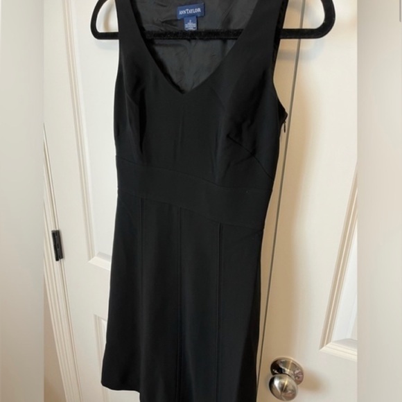 Ann Taylor little black dress - Picture 2 of 6